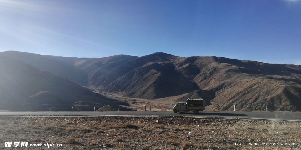 蓝天大山公路风景