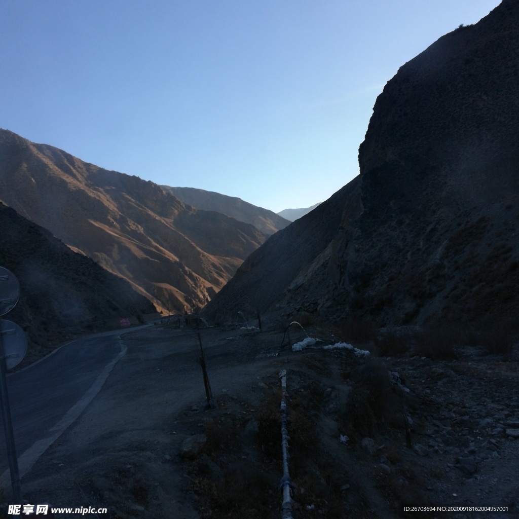 蓝天大山风景