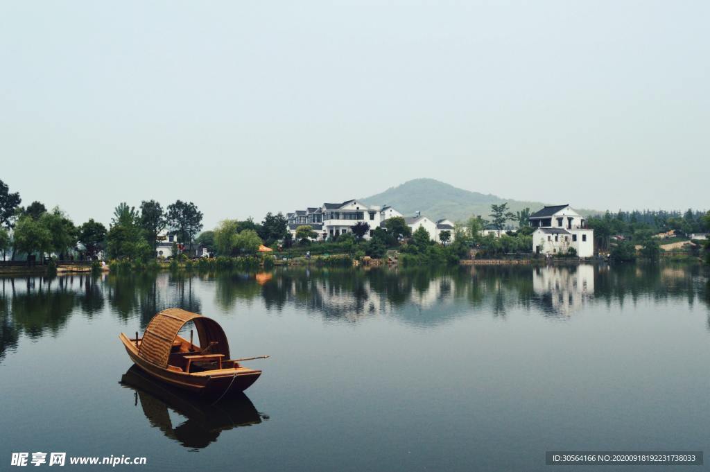 小镇湖面旅游景点景区背景素材