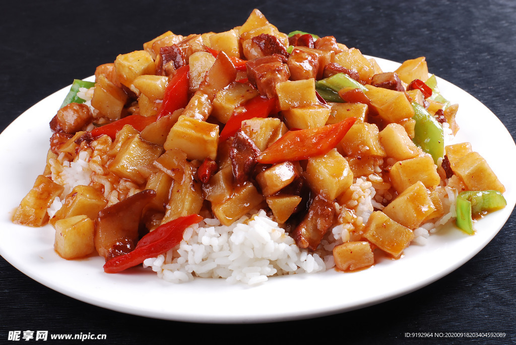 土豆烧肉盖饭