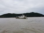 海上的船
