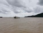 海上的船
