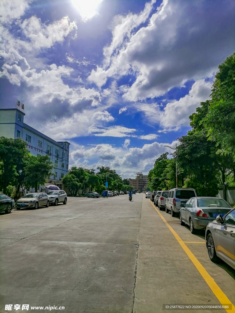 蓝天 白云 车道路 天空 云朵