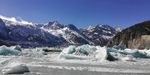 蓝天雪山冰川风光