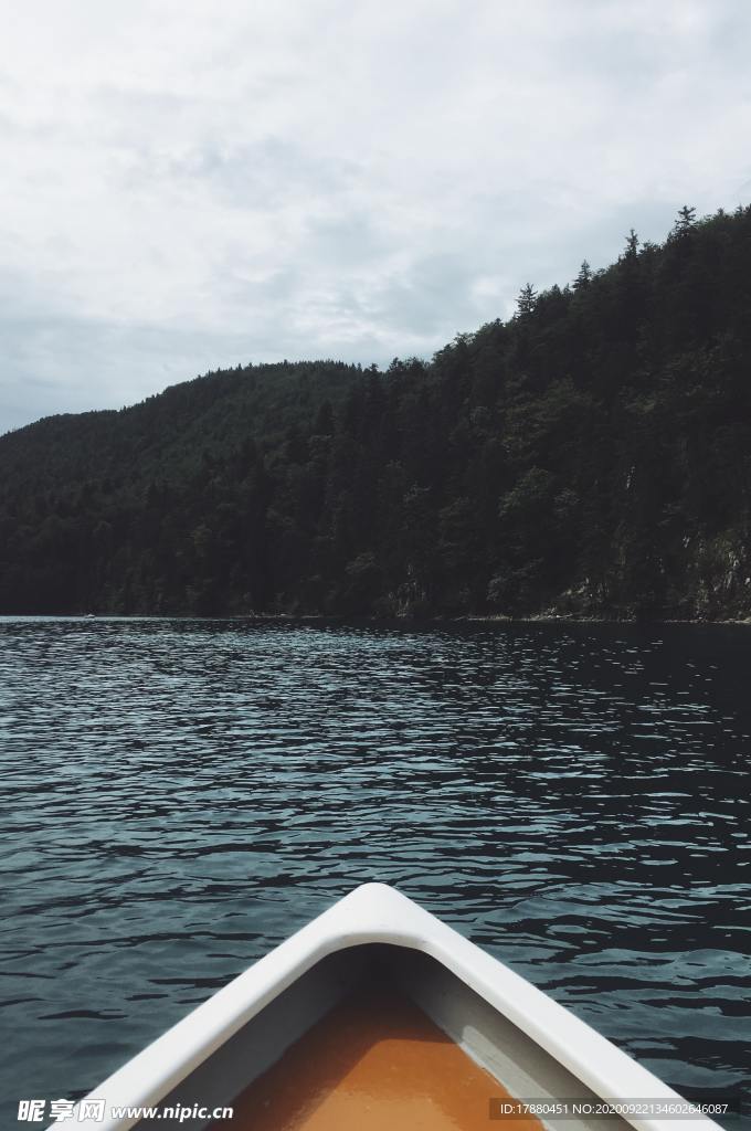 湖水