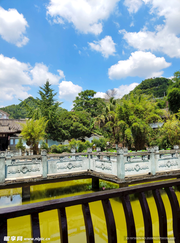 蓝天白云风景图