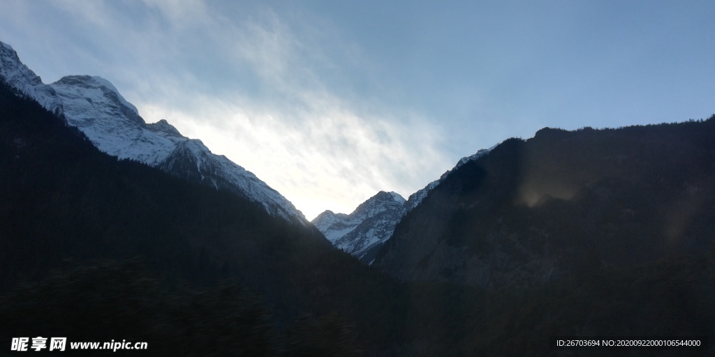 雪山山峰