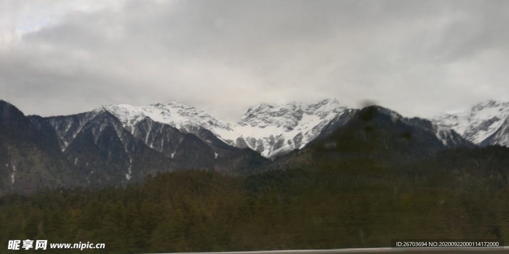 雪山山峰图片