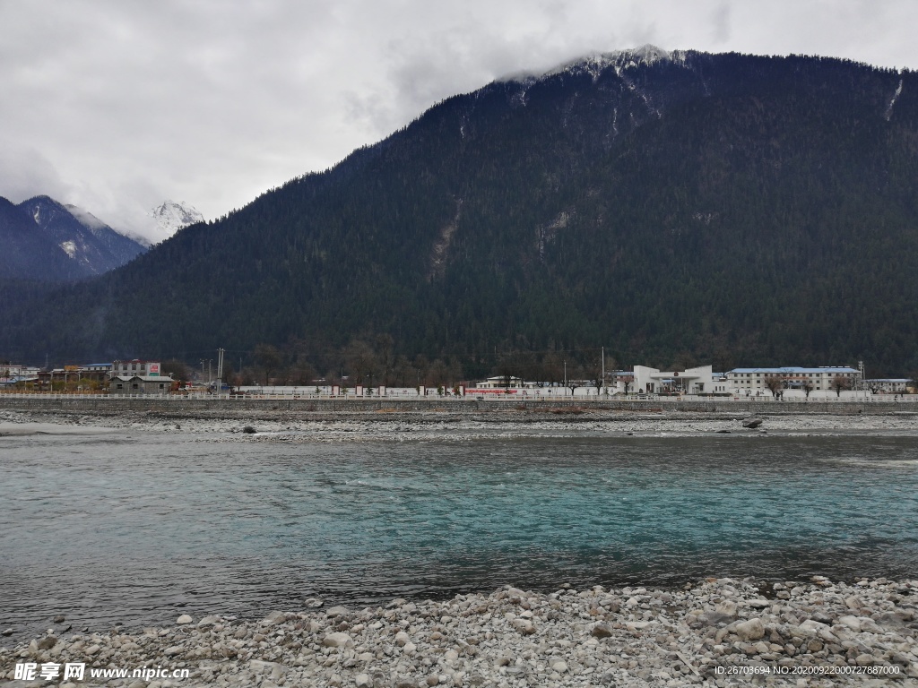 大河高山风景