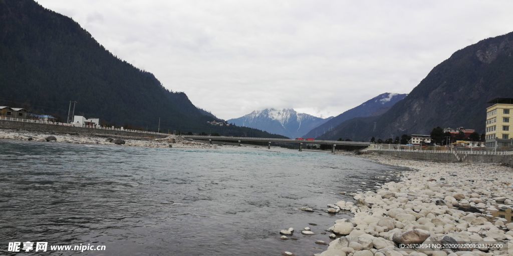 高山大河风光