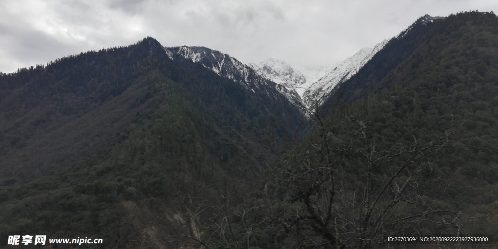 乌云雪山山峰