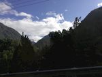 蓝天白云高山松树风景