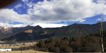 蓝天白云山村树林风景