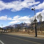 蓝天白云高山公路风光