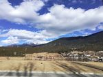 蓝天白云高山村庄牧场