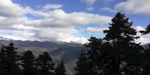 蓝天白云山峦树木风景