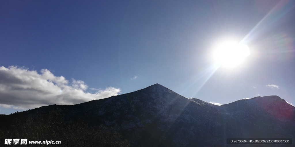 雪山日落风光