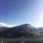 蓝天雪山图片