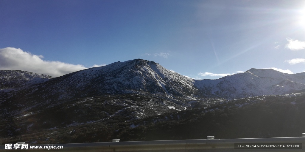 雪山山峰