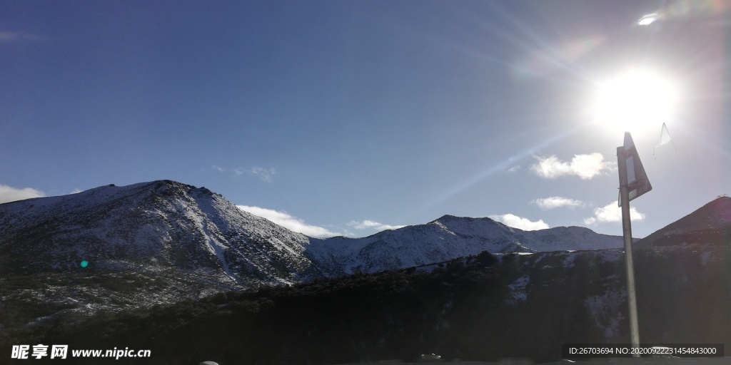 雪山日落