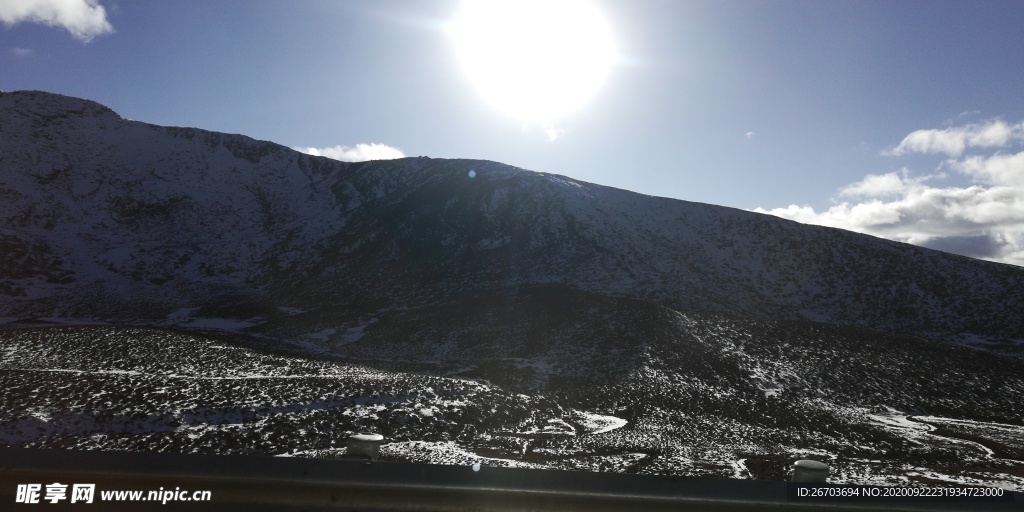 雪山日落风光