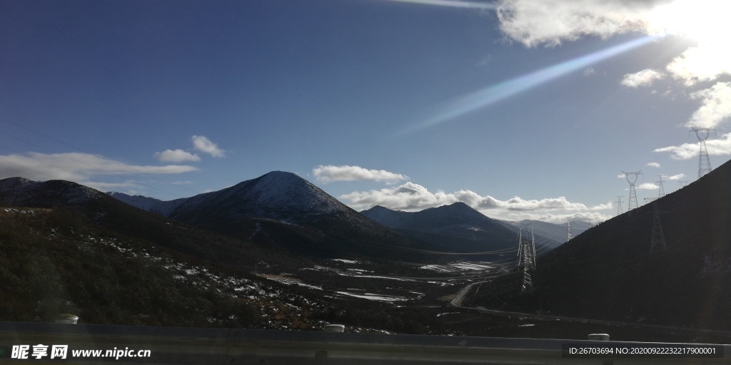 蓝天白云大山风景