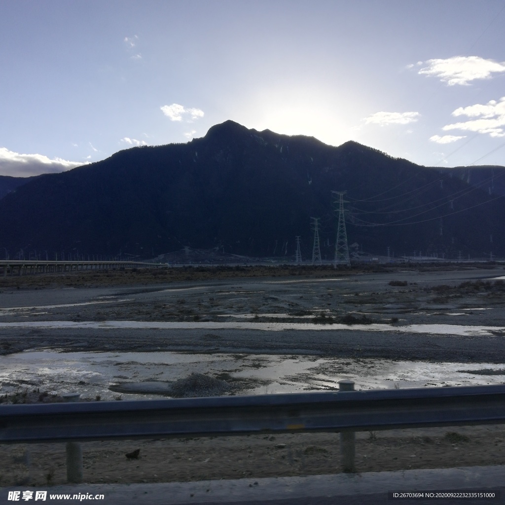 河流高山风景