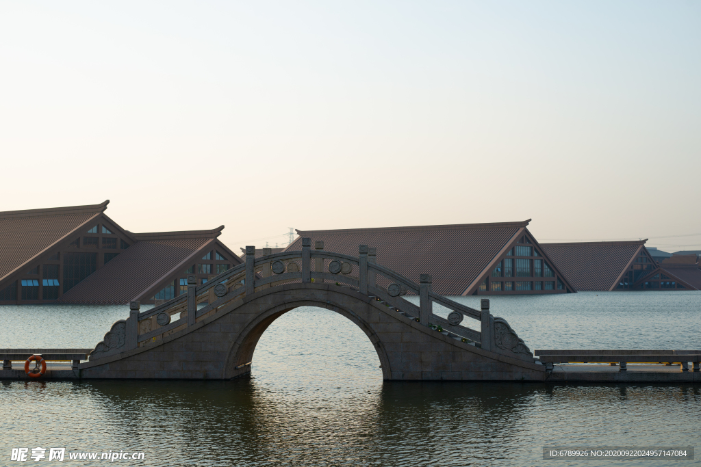 松江广富林遗址公园石拱桥