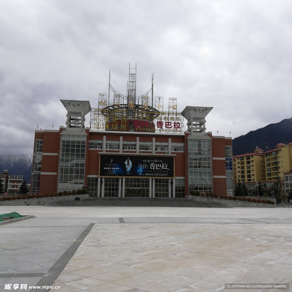 山村小城广场大楼建筑