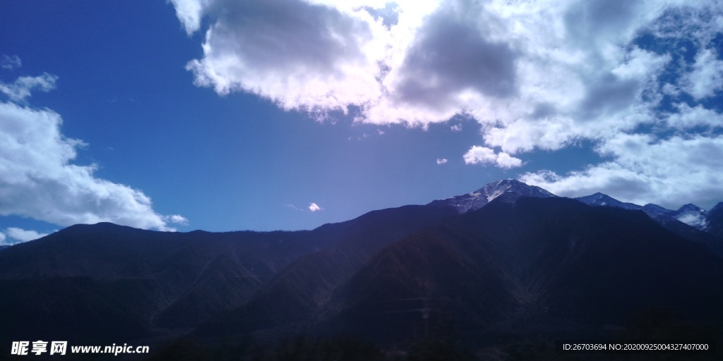 白云雪山风景