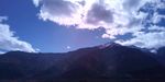 蓝天白云大山风光