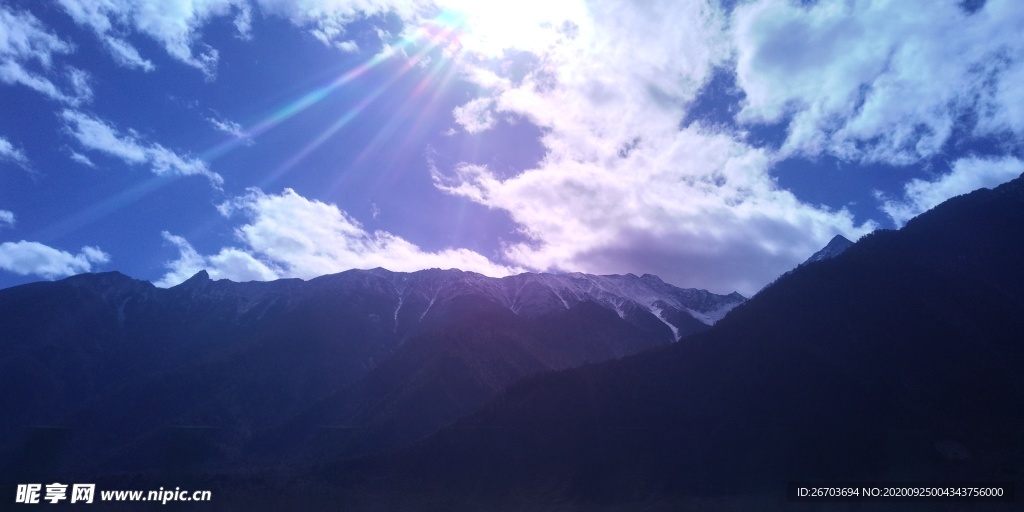 高山雪山风景