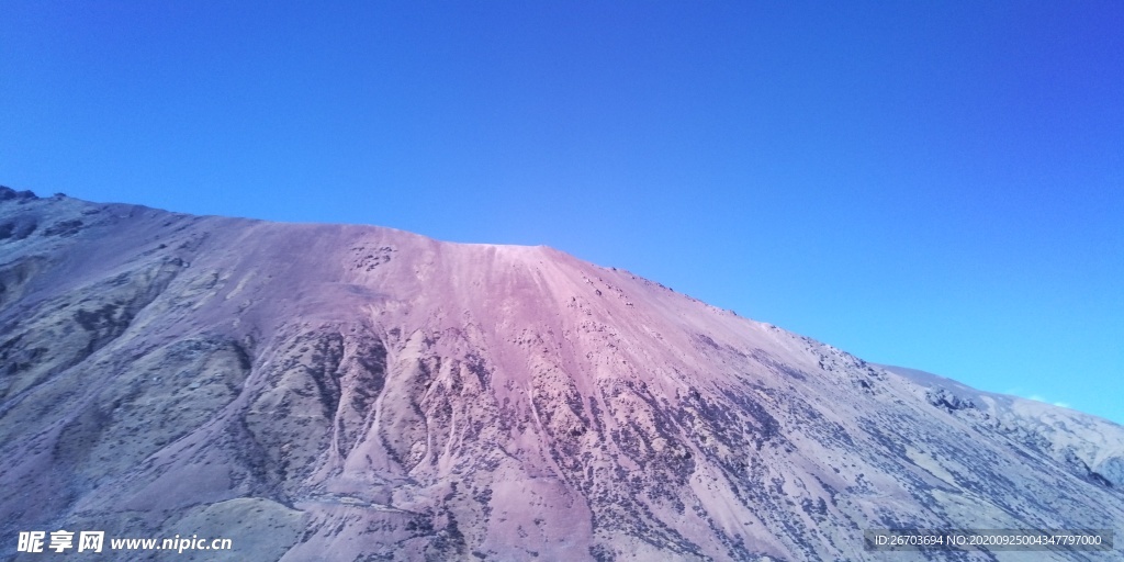 大山峭壁风景