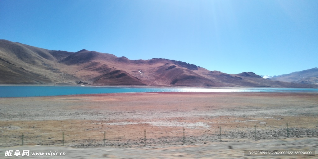 高原大山湖泊牧场风光