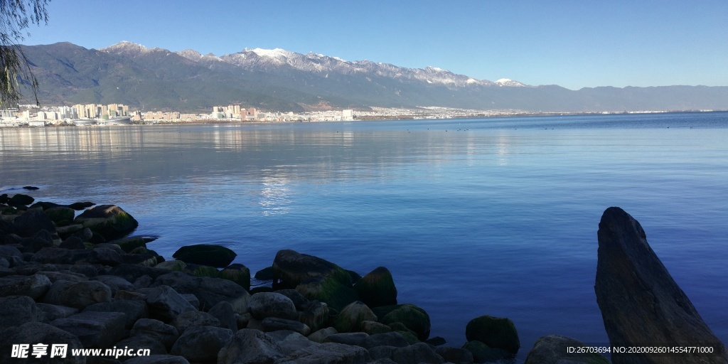 高山湖泊山水风景