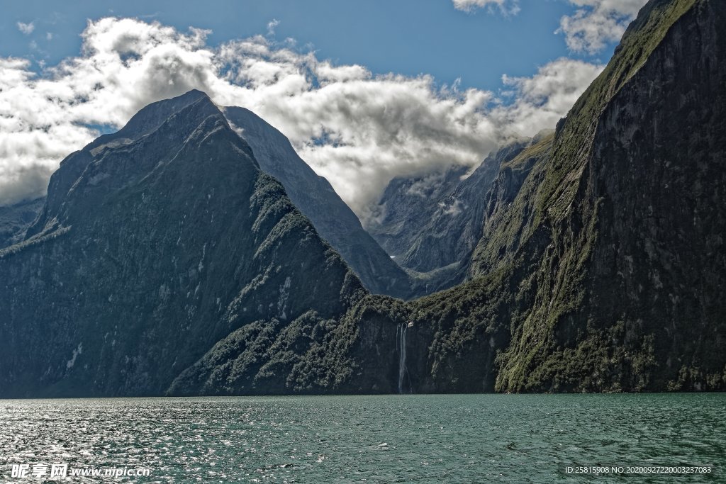 米尔福德峡湾