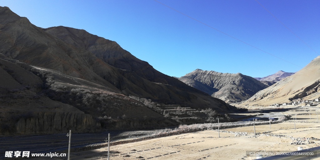 大山荒地风景