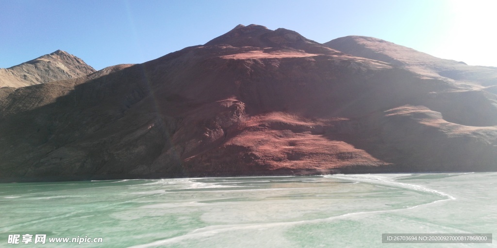 高原蓝天湖泊高山风景