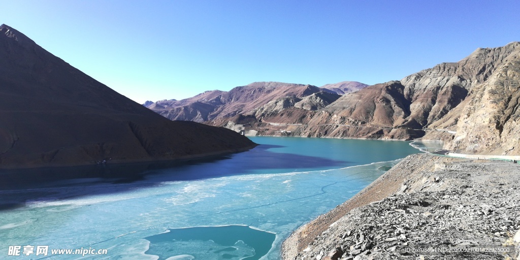 高山湖泊山水风光