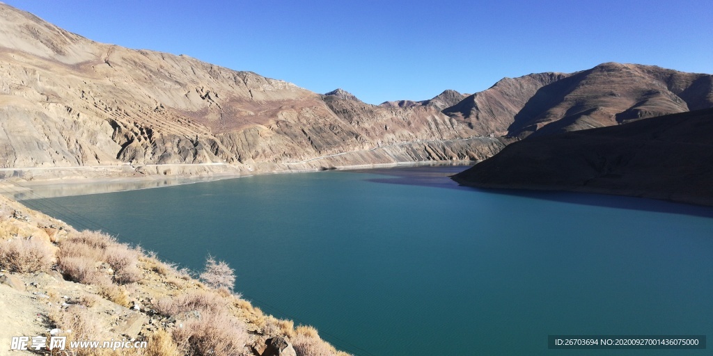 高原湖泊风景