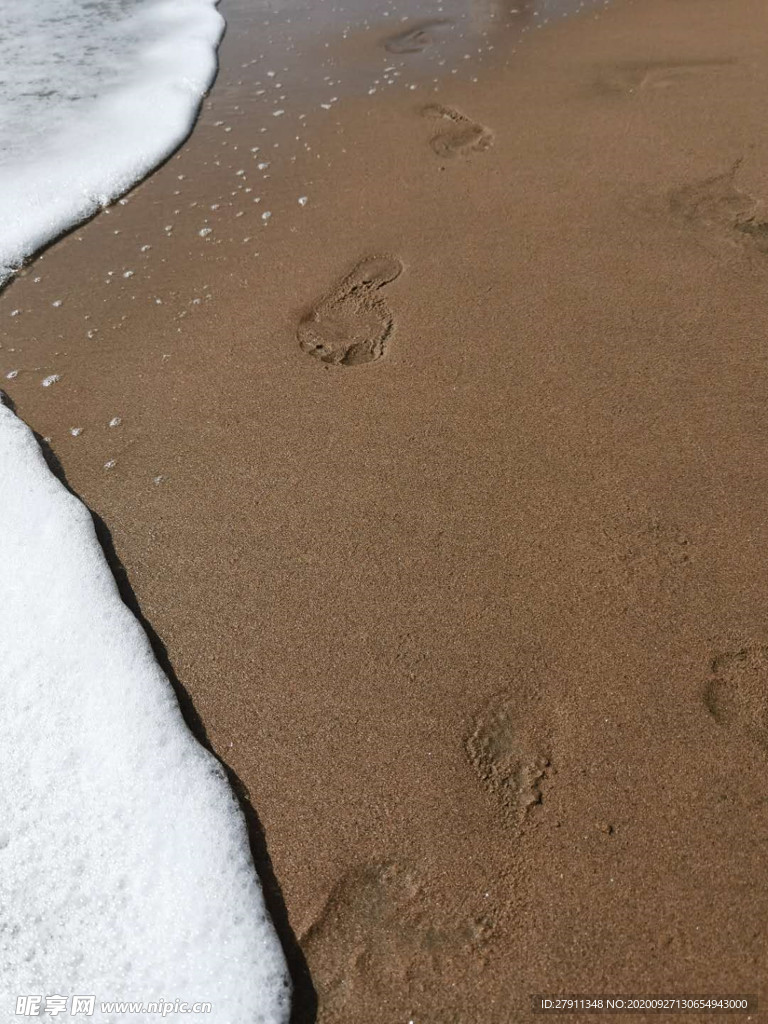 沙滩海边脚印浪漫