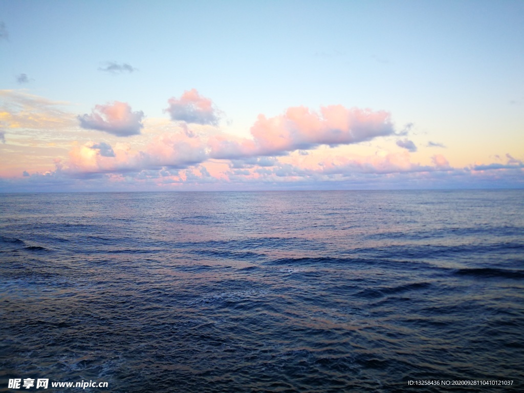 大海天空云彩海浪风景