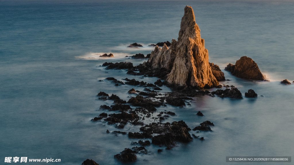 大海小岛海洋海水风景