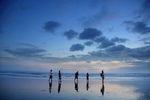 海边游客