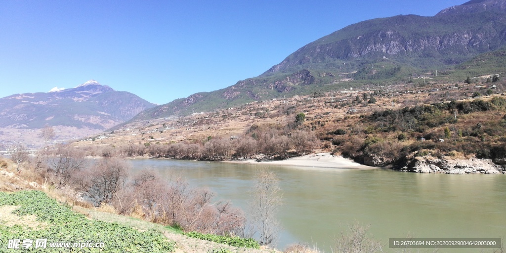 高山河流风景