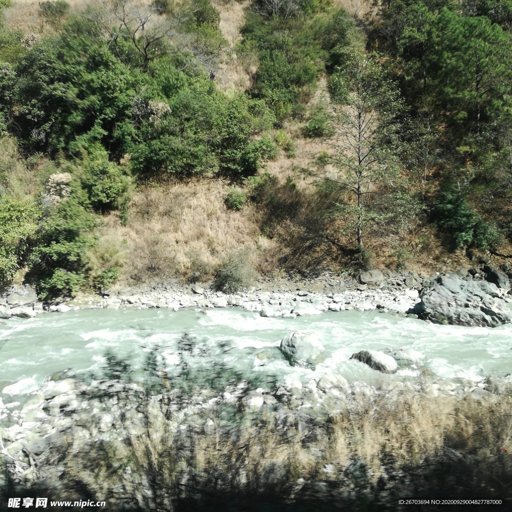 青山小河峡谷风景