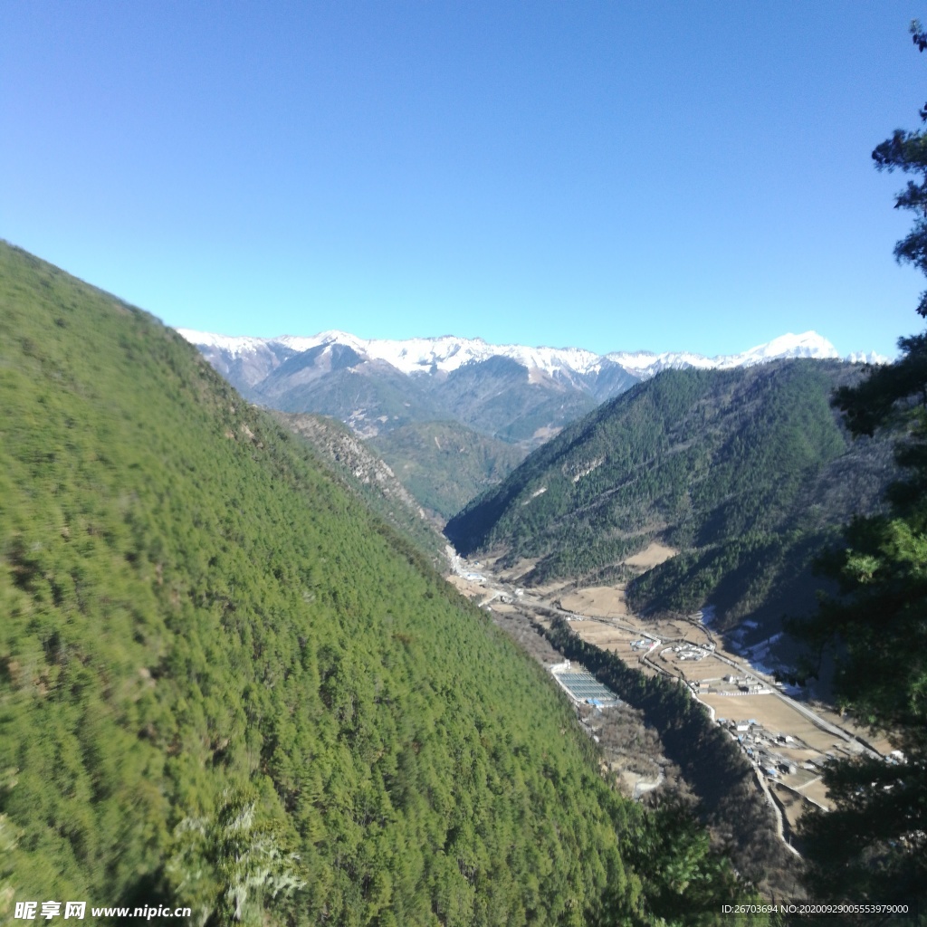 青山山谷乡村风景