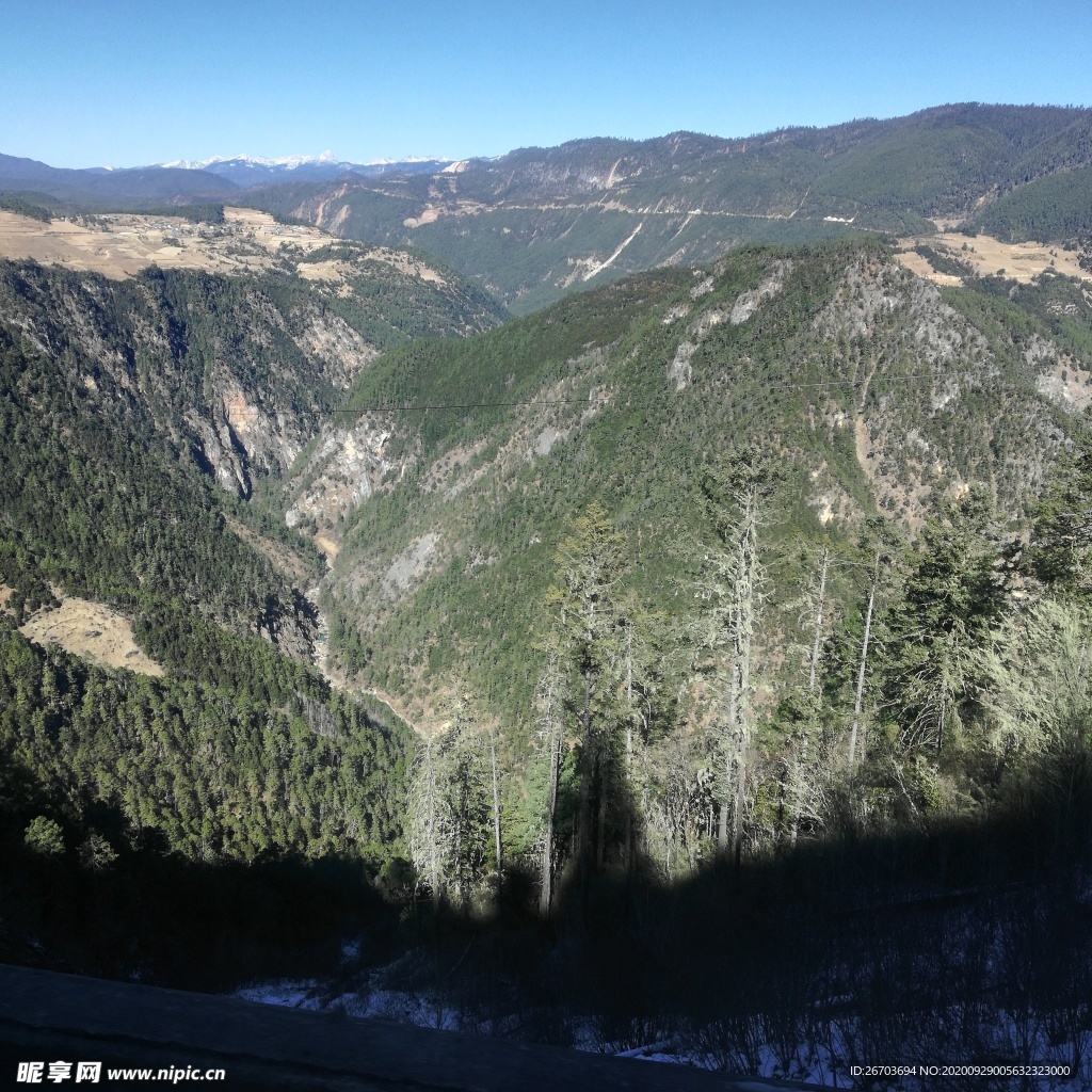 青山峡谷风光