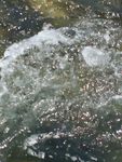 水里浪花