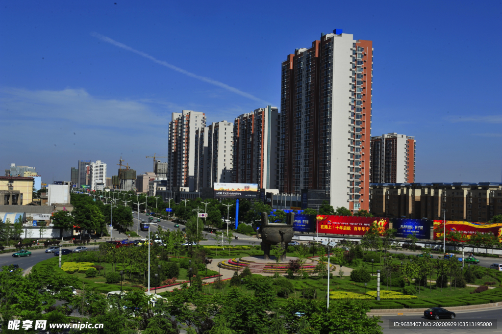 城市 蓝天白云